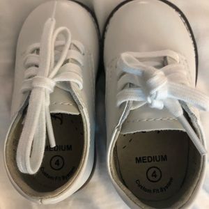 Like new - white bucks by footmates